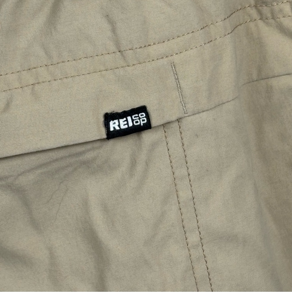 Men's REI Stretch Fabric Expandable Waist Cargo Khaki Colored Shorts 38 Waist - Picture 7 of 8